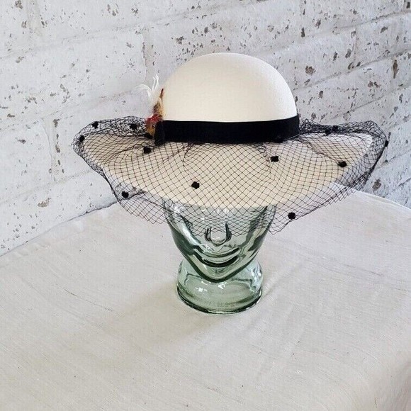 VINTAGE | Plaza Suite for BETMAR | Ladies Cream White Fishnet Veil Bow Wool Hat - Picture 10 of 10
